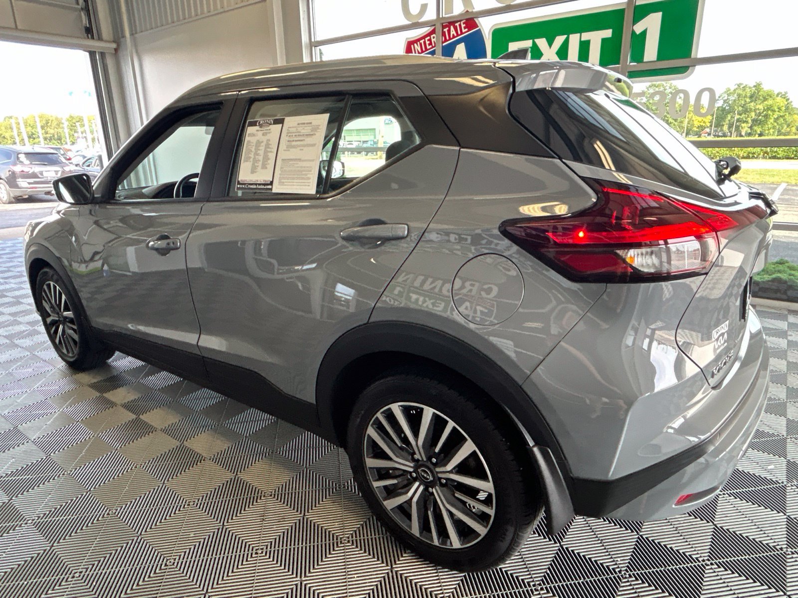 Used 2023 Nissan Kicks SV FWD image 4