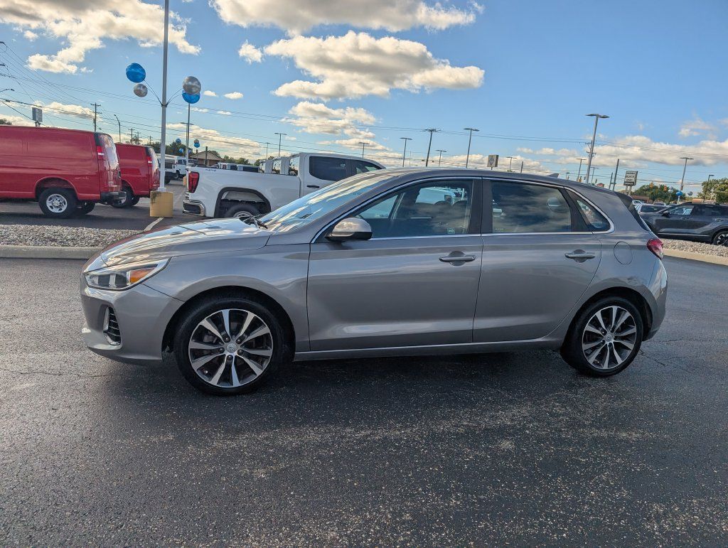 Used 2020 Hyundai Elantra GT FWD image 4