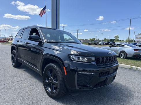Used 2026 Jeep Grand Cherokee Limited w/ Limited Altitude Package AWD/4WD image 16