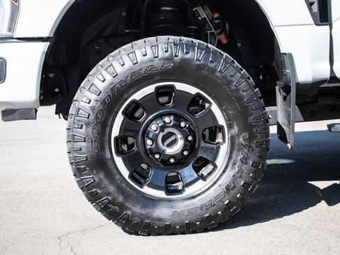 Used 2025 Ford F350 Platinum w/ Tremor Off-Road Package AWD/4WD image 34
