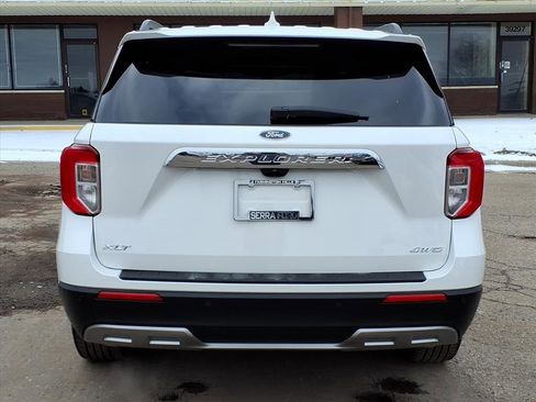 Used 2023 Ford Explorer XLT w/ Equipment Group 202A image 4