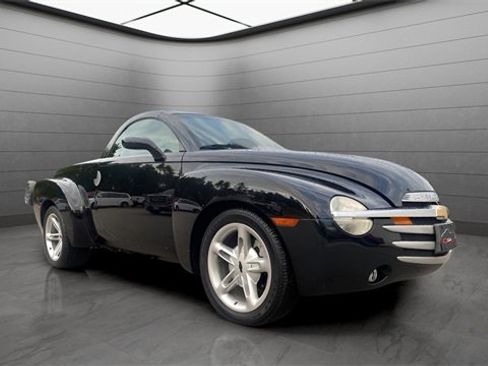 Used 2004 Chevrolet SSR w/ Preferred Equipment Group image 1