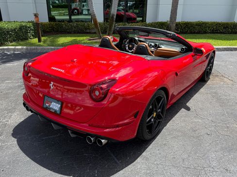 Used 2017 Ferrari California T RWD image 17