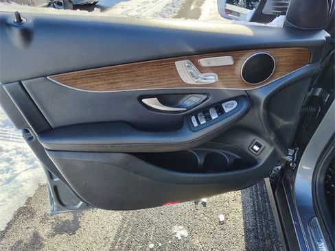 Used 2020 Mercedes-Benz GLC 300 4MATIC image 11