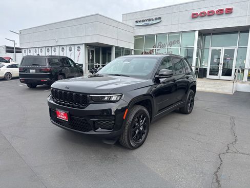 Certified 2024 Jeep Grand Cherokee Altitude image 3