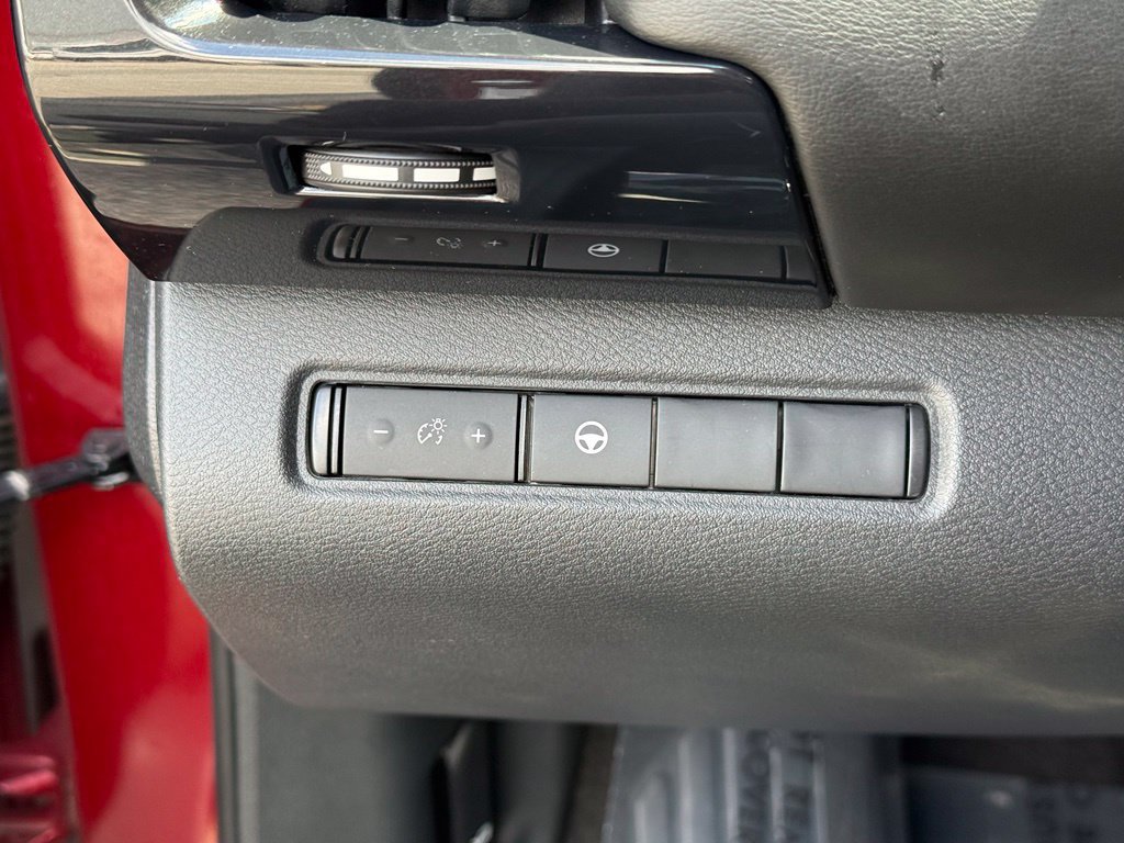 Used 2023 Nissan Pathfinder SV AWD/4WD image 22
