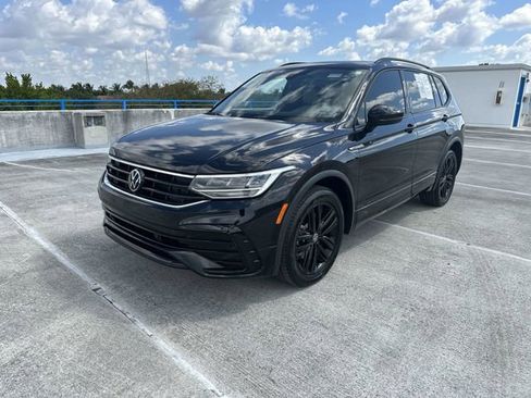 Used 2022 Volkswagen Tiguan SE R-Line image 31