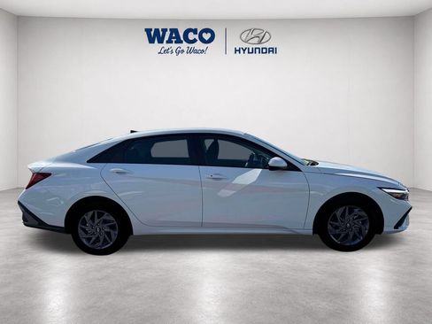 Certified 2026 Hyundai Elantra Hybrid FWD image 11