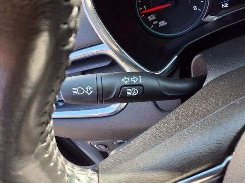 Used 2020 Chevrolet Equinox LT w/ Driver Convenience Package image 11