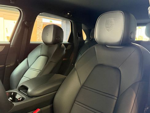 Certified 2025 Porsche Cayenne AWD/4WD image 11