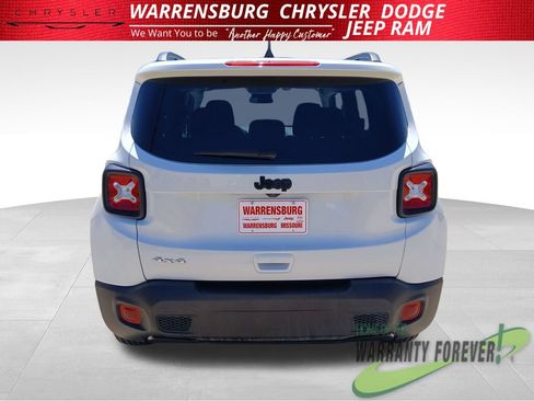 Used 2023 Jeep Renegade Latitude AWD/4WD image 5