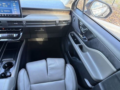 Used 2023 Lincoln Corsair Reserve w/ Equipment Group 202A image 15