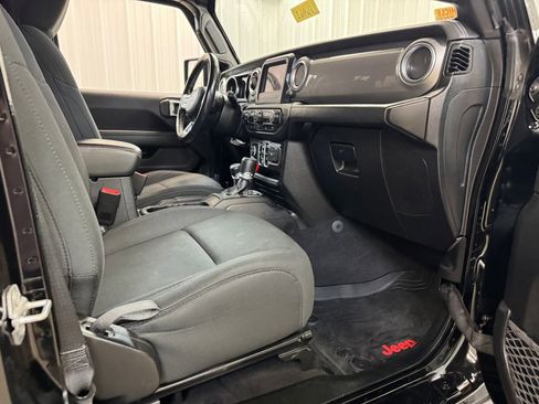 Used 2021 Jeep Wrangler Unlimited Sahara image 26