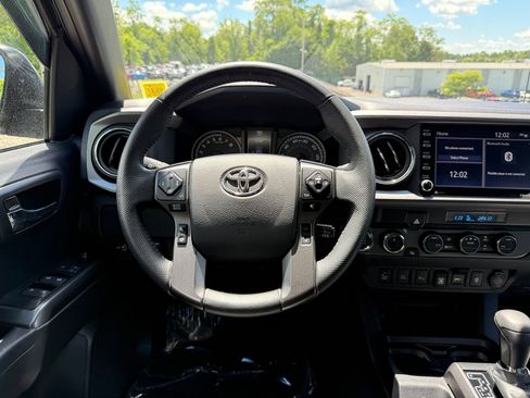 Used 2023 Toyota Tacoma TRD Off-Road w/ Technology Package AWD/4WD image 21