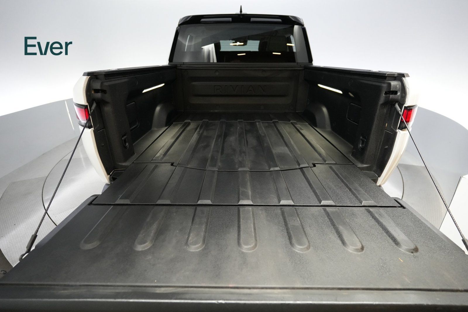 Used 2022 Rivian R1T Adventure AWD/4WD image 8