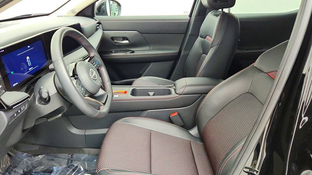 Used 2025 Nissan Kicks SR w/ SR Premium Package AWD/4WD image 19
