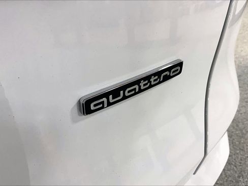 Used 2025 Audi Q5 Premium w/ Convenience Package image 10