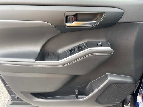 Used 2023 Toyota Highlander XLE image 18