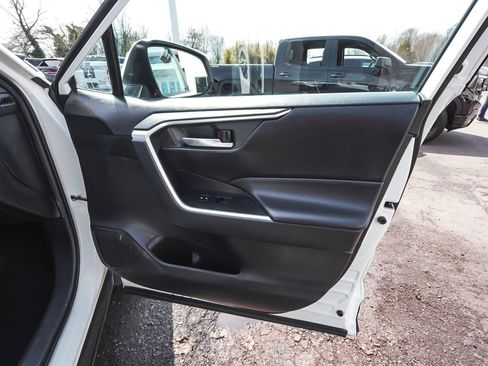 Used 2020 Toyota RAV4 XLE FWD image 13