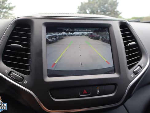 Used 2022 Jeep Cherokee Latitude AWD/4WD image 22