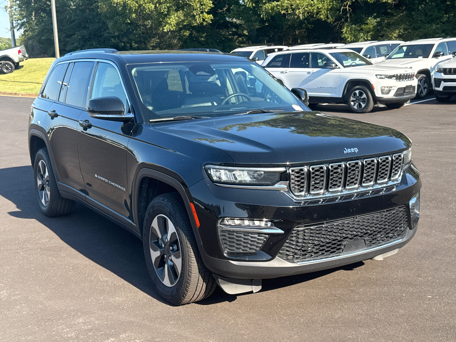 Used 2024 Jeep Grand Cherokee Limited 4xe AWD/4WD image 3