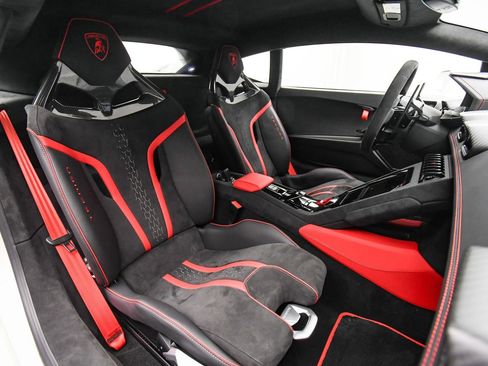 Used 2023 Lamborghini Huracan Tecnica image 14