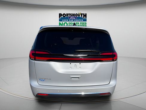 Used 2024 Chrysler Pacifica Touring-L FWD image 28