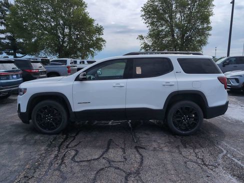 Used 2023 GMC Acadia SLT w/ Elevation Edition FWD image 10