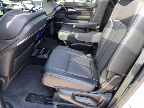 New 2026 Jeep Grand Wagoneer Summit AWD/4WD image 17