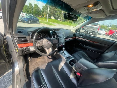 Used 2011 Subaru Outback 2.5i Limited w/ PWR Moonroof Pkg AWD/4WD image 43