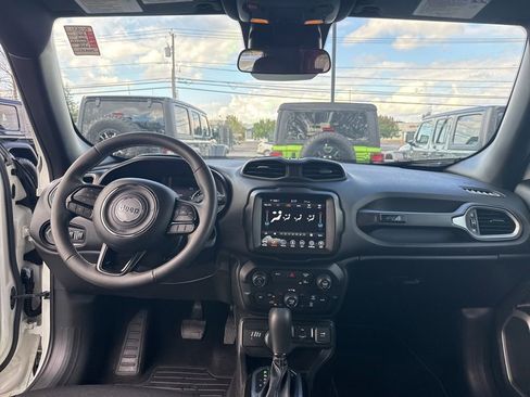Used 2021 Jeep Renegade Latitude image 13
