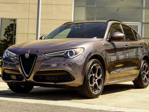 Used 2023 Alfa Romeo Stelvio Ti AWD/4WD image 8