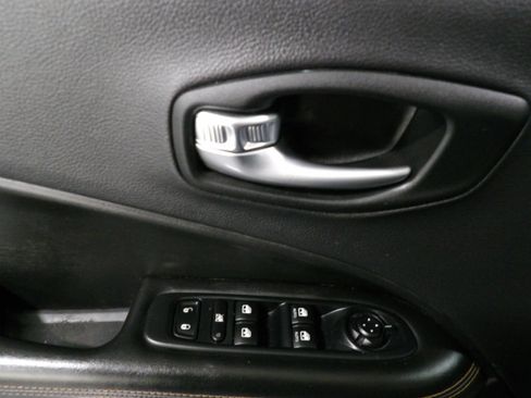 Used 2018 Jeep Compass Limited w/ Navigation Group FWD image 8