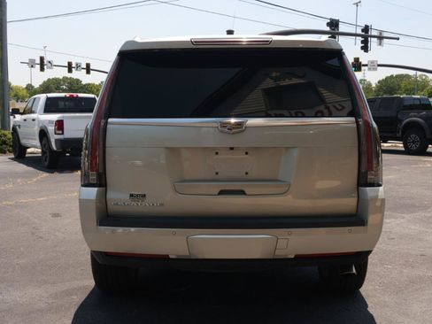 Used 2016 Cadillac Escalade Platinum AWD/4WD image 3