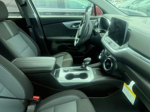 Used 2024 Chevrolet Blazer LT w/ Convenience Package FWD image 6