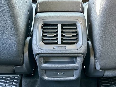 New 2024 Volkswagen Taos SE image 18