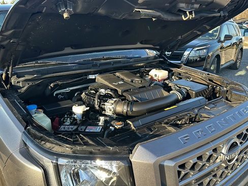 Used 2022 Nissan Frontier SV AWD/4WD image 9