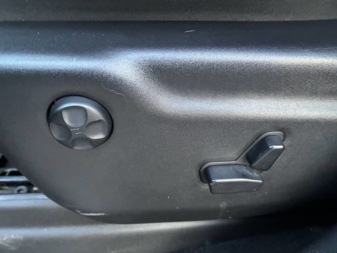 Used 2013 Jeep Grand Cherokee Overland image 27