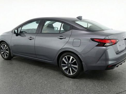 Used 2025 Nissan Versa SV image 5