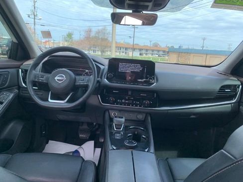 Used 2023 Nissan Rogue SL w/ SL Premium Package image 24