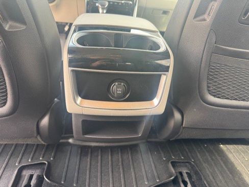 Used 2024 Kia Carnival EX FWD image 26