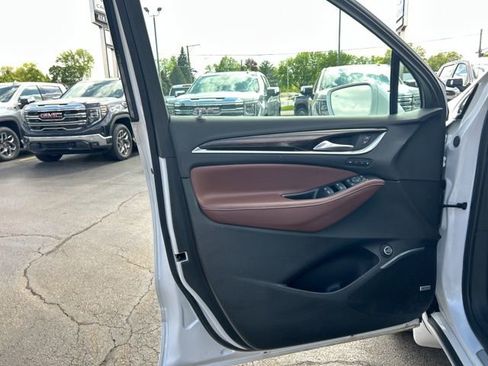 Used 2020 Buick Enclave Avenir w/ Avenir Technology Package AWD/4WD image 29