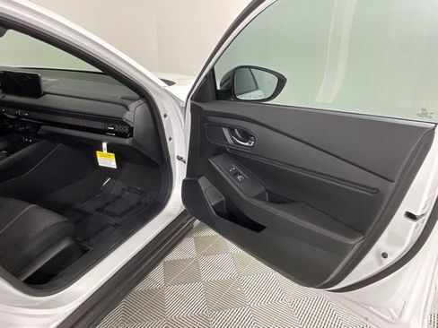 Used 2025 Honda Accord Sport image 19