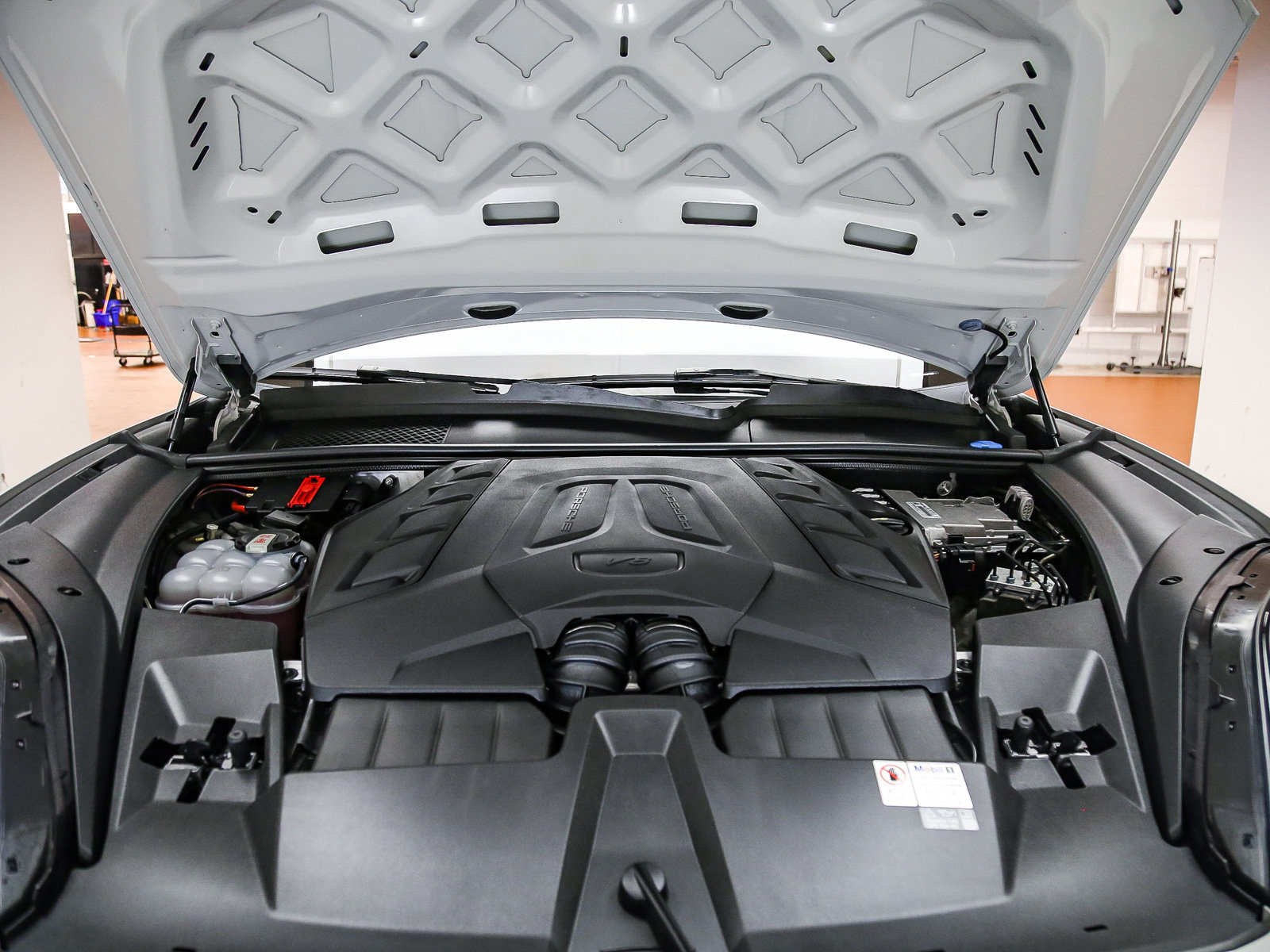 Certified 2024 Porsche Cayenne S AWD/4WD image 31