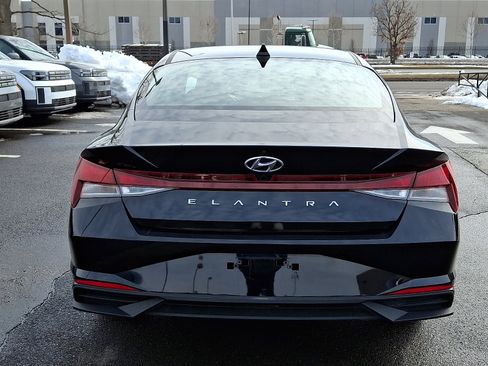 Certified 2023 Hyundai Elantra SEL image 3