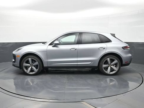 Certified 2025 Porsche Macan AWD/4WD image 2