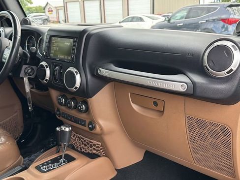 Used 2013 Jeep Wrangler Unlimited Sahara w/ Connectivity Group AWD/4WD image 41