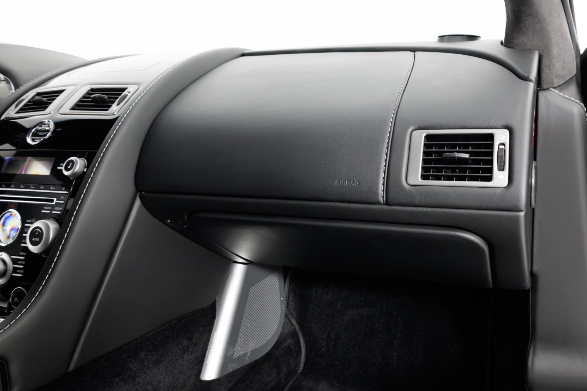 Used 2010 Aston Martin DBS Coupe RWD image 37