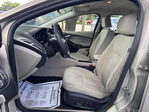 Used 2015 Ford Focus SE FWD image 10