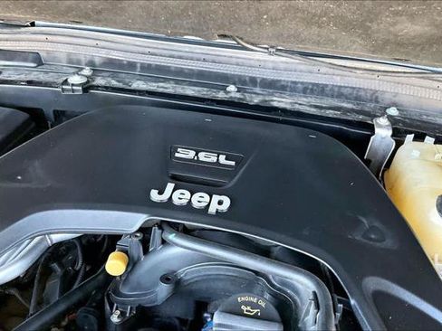 Certified 2018 Jeep Wrangler Unlimited Sahara AWD/4WD image 29
